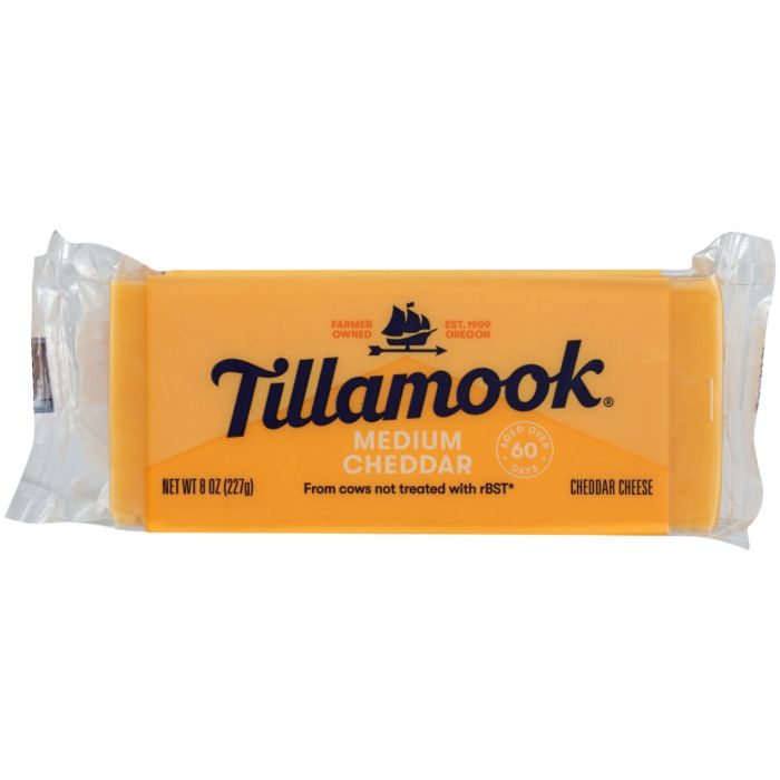 TILLAMOOK: Medium Cheddar Cheese, 8 oz